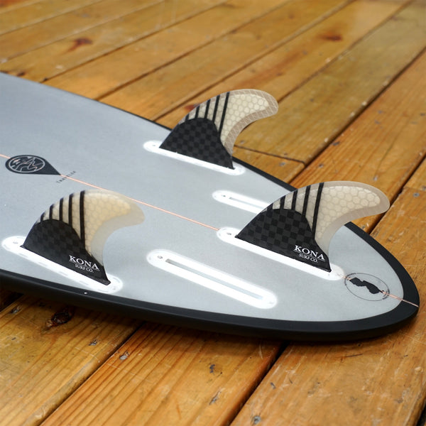 Single Tab (5 Fin) Shortboard Fins - Carbon Lines/White Comb
